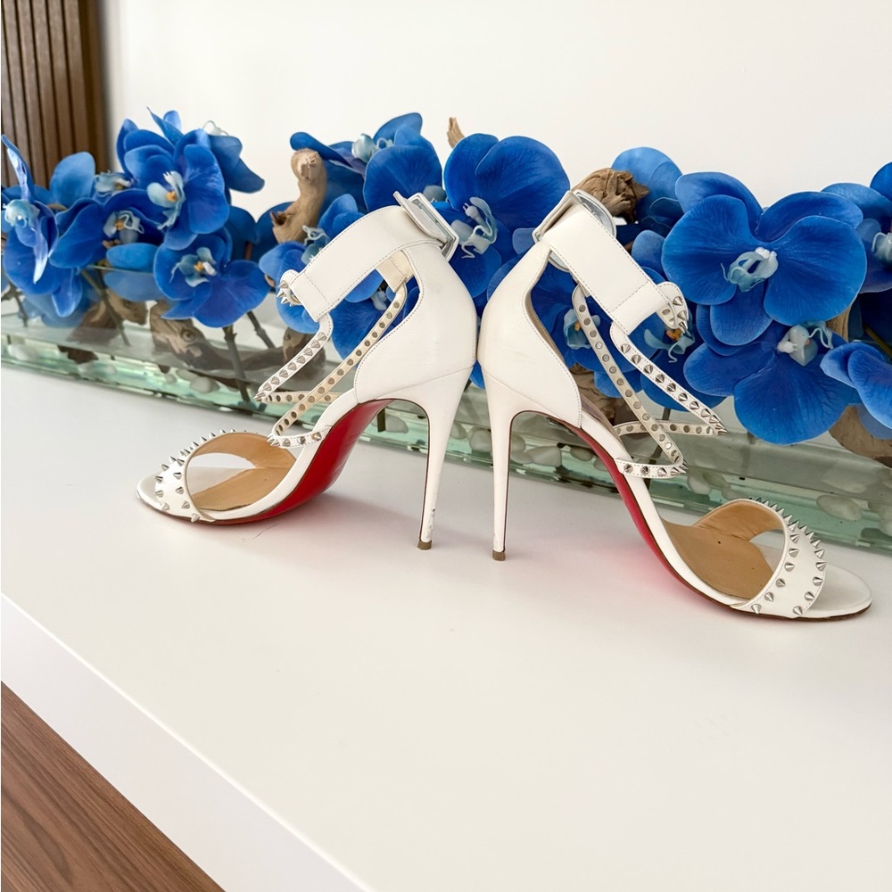 Christian Louboutin Choca Spikes 100 sandals in white leather - Picture 4 of 10